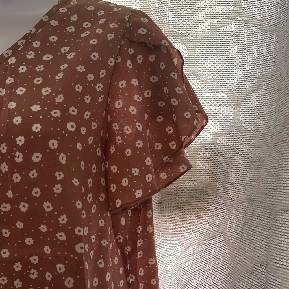 SHEIN Floral Blouse​​​​​​​​​​​​​​​​​​​​ - Picture 3 of 4